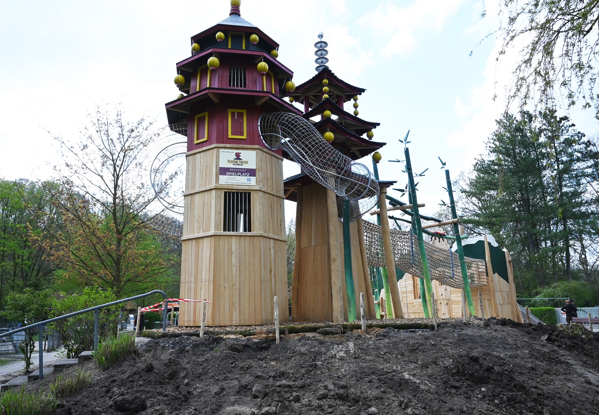 Der Playmore Fantasy-Abenteuerspielplatz im Tiergarten Kleve gilt als einer der schönsten Spielplätze am Niederrhein (2)