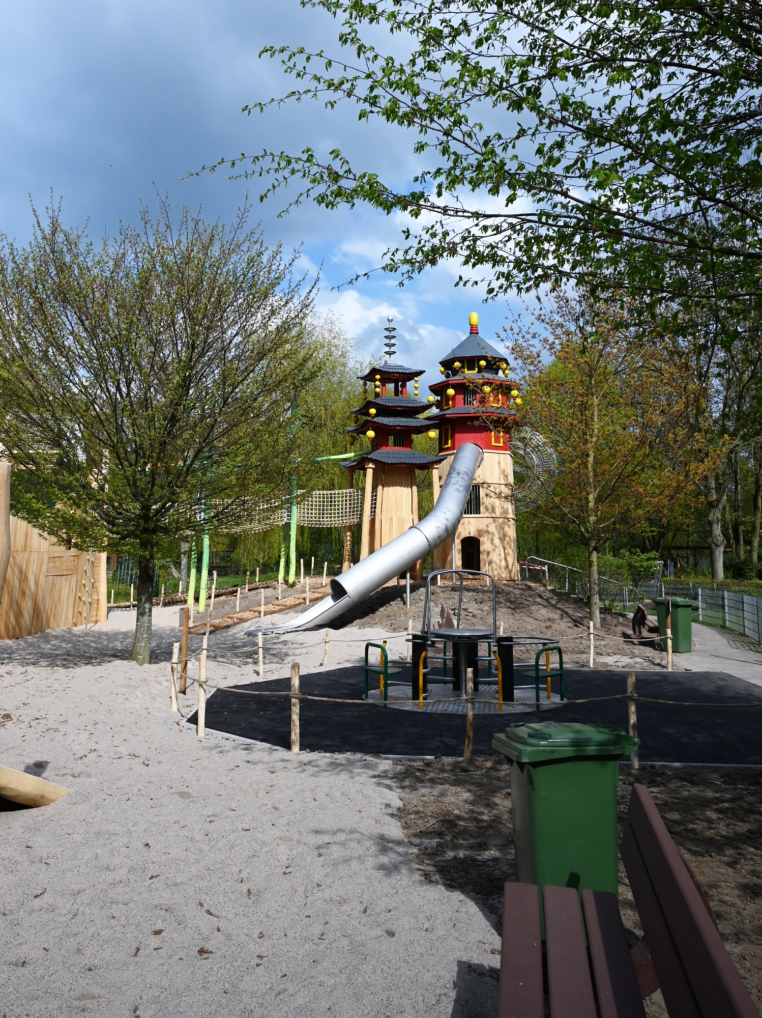 Der Playmore Fantasy-Abenteuerspielplatz im Tiergarten Kleve gilt als einer der schönsten Spielplätze am Niederrhein (5)