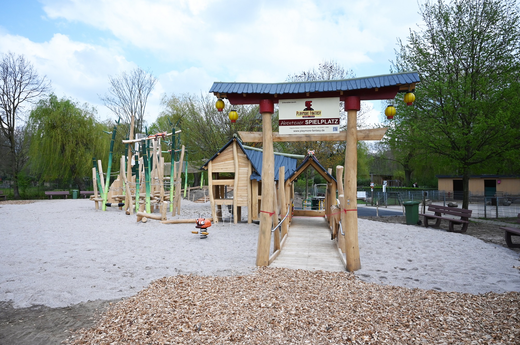 Der Playmore Fantasy-Abenteuerspielplatz im Tiergarten Kleve gilt als einer der schönsten Spielplätze am Niederrhein (7)