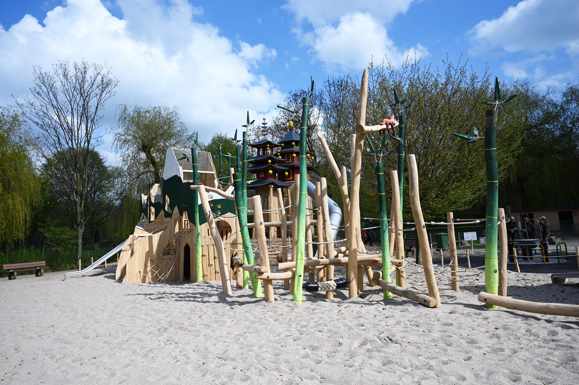 Der neue Playmore Fantasy-Abenteuerspielplatz im Tiergarten Kleve begeistert Groß und Klein gleichermaßen