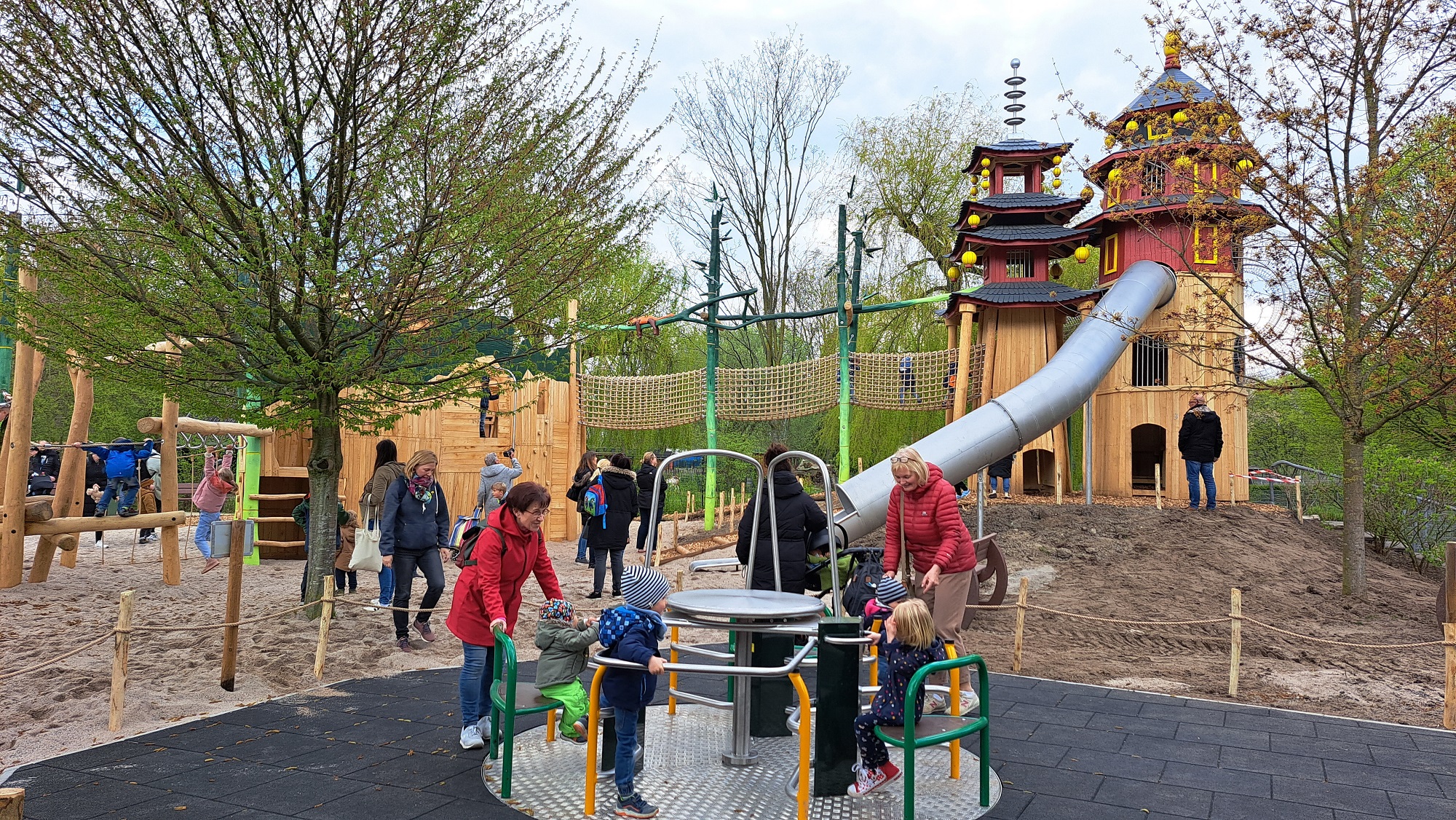Der neue Playmore Fantasy-Abenteuerspielplatz im Tiergarten Kleve wurde eröffnet (3)