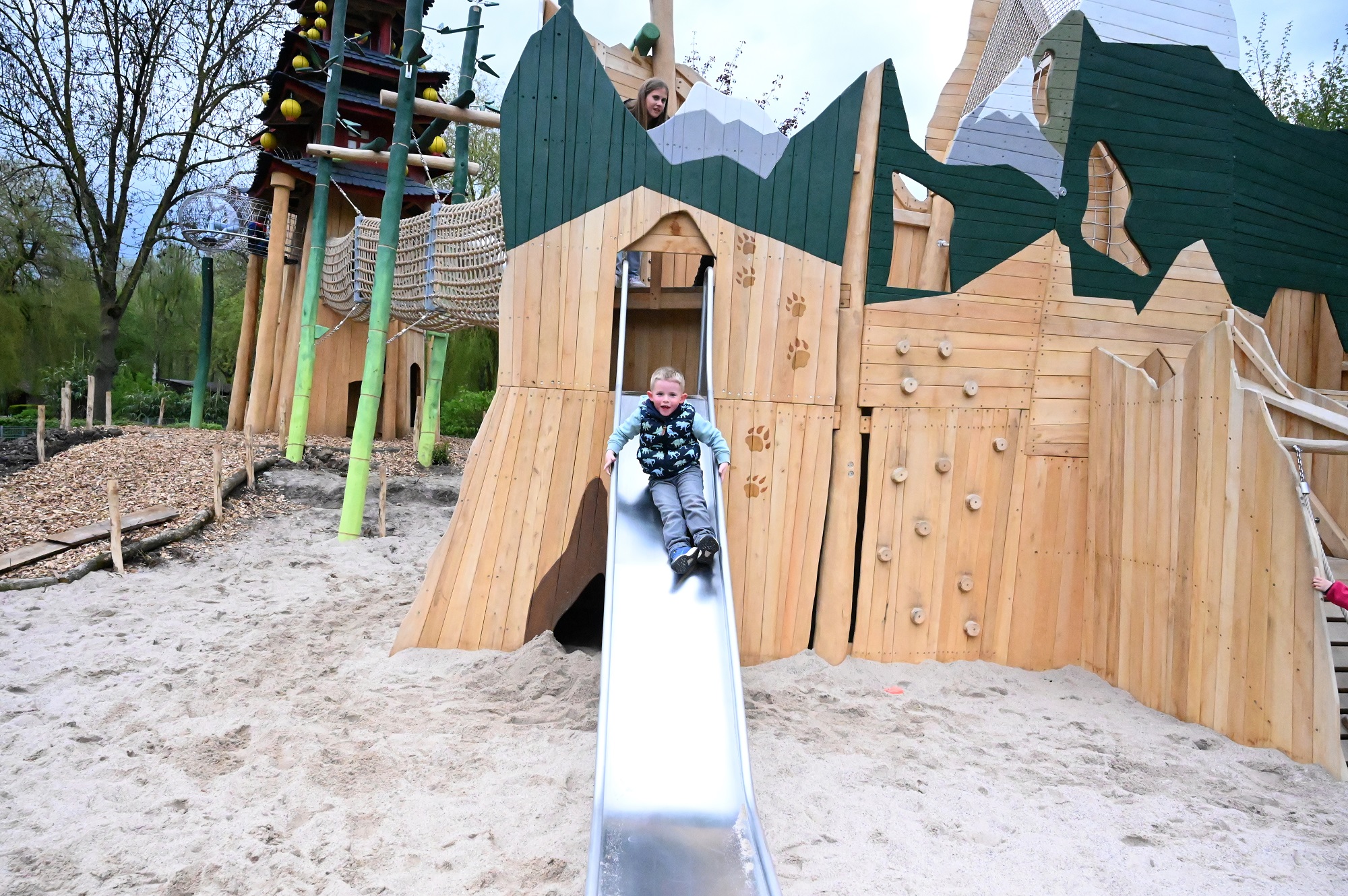 Der neue Playmore Fantasy-Abenteuerspielplatz ist seit 2023 eine der Besucherattraktionen im Tiergarten Kleve (1)