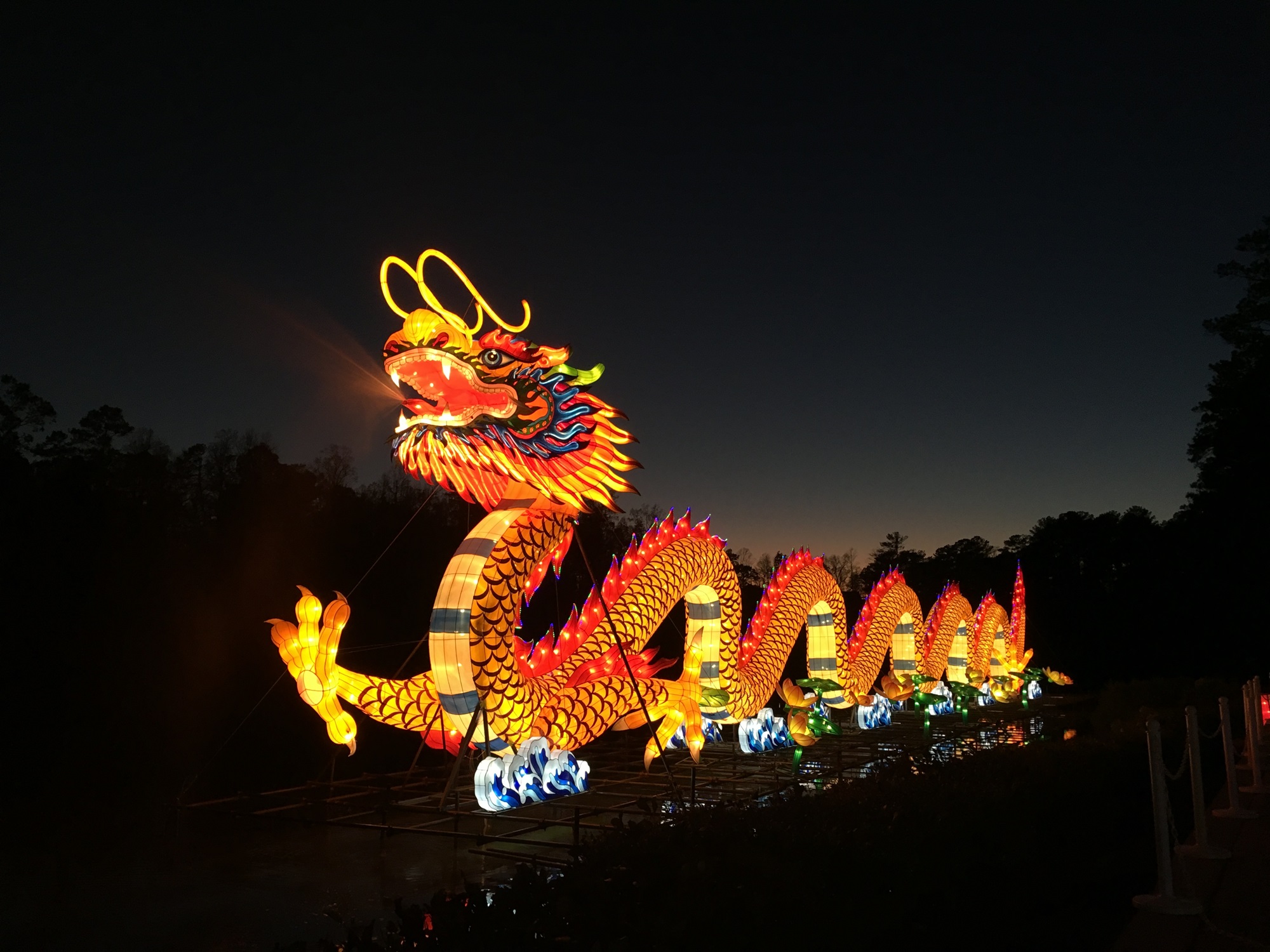 So sollen die China Lights Laternen täglich ab dem 10.2.24 im Tiergarten Kleve abends von 18-21 Uhr leuchten (2)