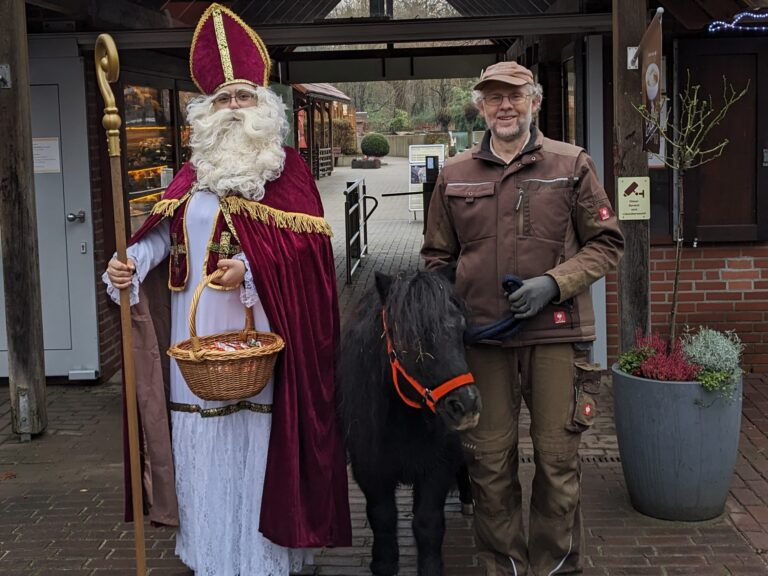 Am 06.12.2024 kommt der Nikolaus wieder mit seinem tierischen Begleiter in den Tiergarten Kleve (2)