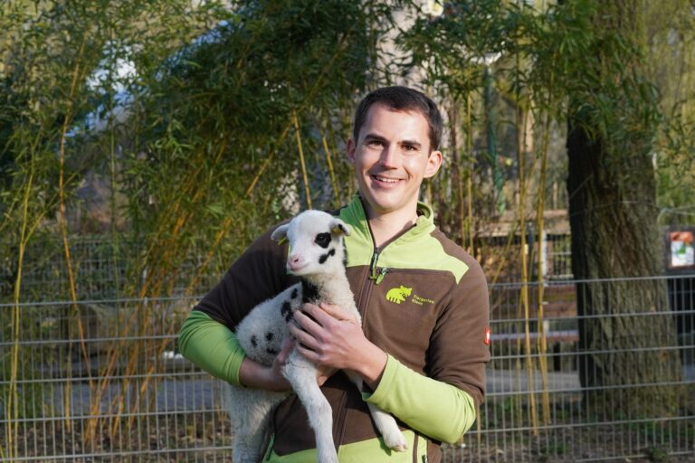 Bei der neuen Staffel Die Tier-Docs können die ZuschauerInnen hinter die Kulissen der Arbeit von Tierarzt Dr. Martin Polotzek und seinem Team schauen