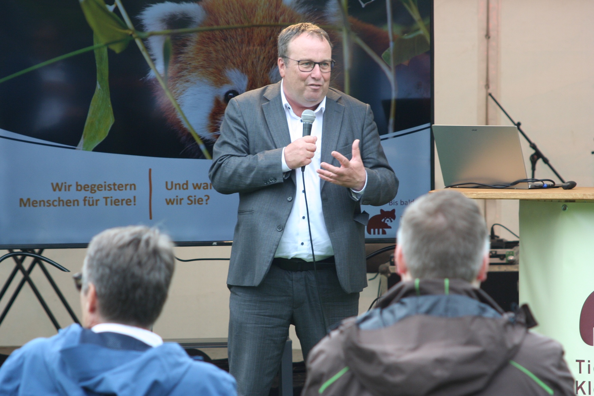 Im Rahmen des diesjährigen Artenschutztags besuchte NRW-Umweltminister Oliver Krischer den Tiergarten Kleve (1)